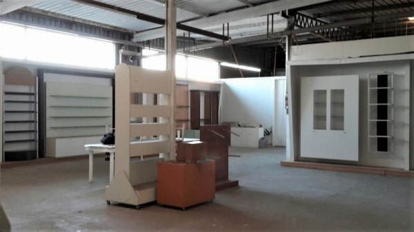 Mobili para tienda y oficina - Semielaborados y equipamiento - Quiebra 112/2015 - Tribunal de Foggia - Venta-5