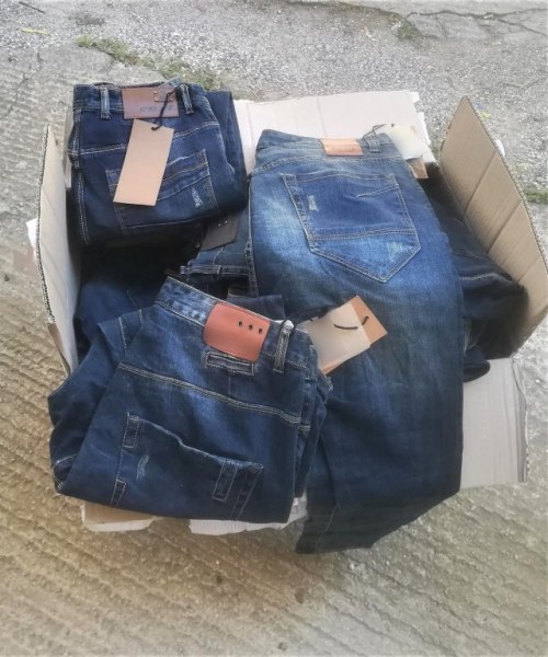 Stock di abbigliamento e attrezzature per negozio - Fall. n. 10/2019 - Trib. di Ragusa - Vendita 7