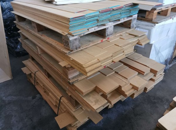 Parquet and joinery equipment - Bank. 19/2019 - Arezzo L.C.  - Sale 4