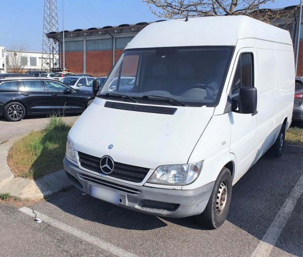 Mercedes Sprinter - Home and office furniture - Bank. 132/2020 - Verona L.C.