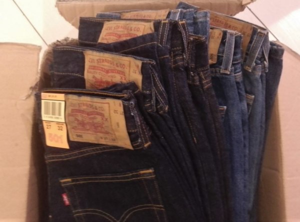 Jeans Levis - Calzature Superga -  Esec. Mob. n. 1262/2020 - Trib. di Catania - Vendita 3