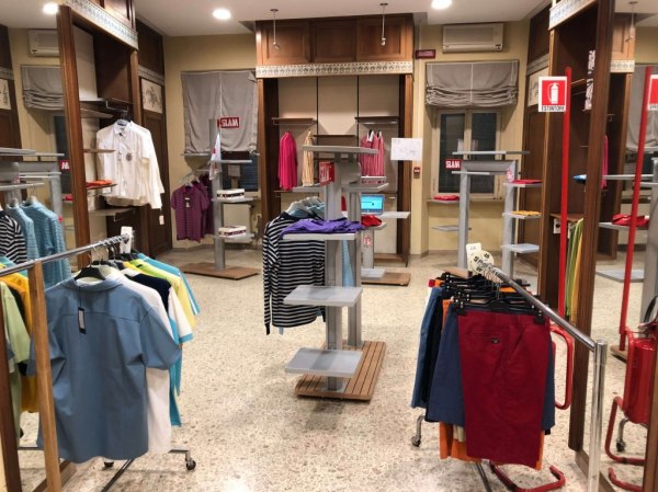 Abbigliamento uomo e donna - Arredi per negozio - Fall. 5/2020 - Trib. di Rieti Vendita 5