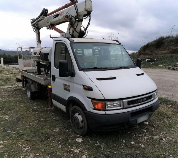 Autocarro con piattaforma aerea - Attrezzature varie - Fall. 67/2019 - Trib. di Benevento