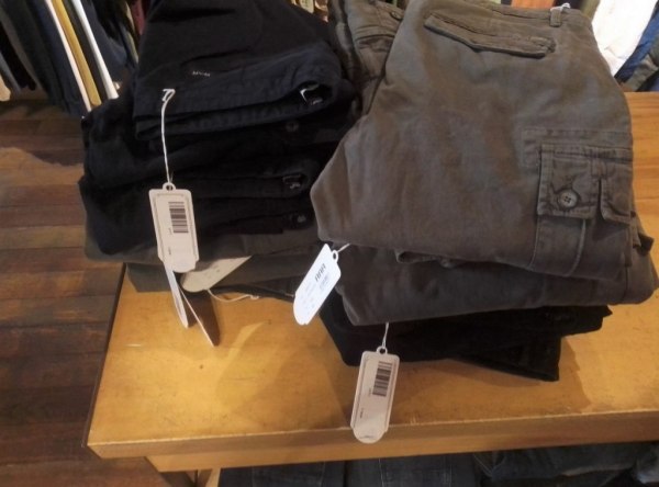 Abbigliamento Carhartt, Obey, Herschel -  Esec. Mob. n. 605/2021 - Trib. di Catania - Vendita 2