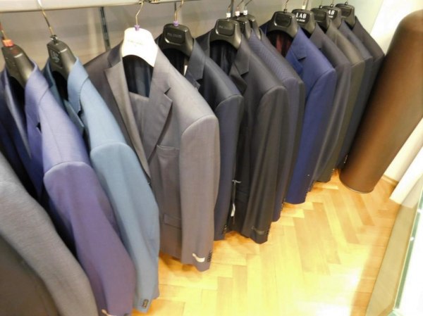 Abbigliamento uomo, donna e bambino - Arredi e attrezzature - Fall. 4/2021 - Trib. di Bolzano - Vendita 3