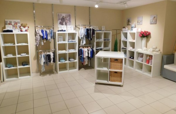 Clothing for men, women and children - Furniture and equipment -  Bank. 4/2021 - Bolzano L.C. - Sale 2