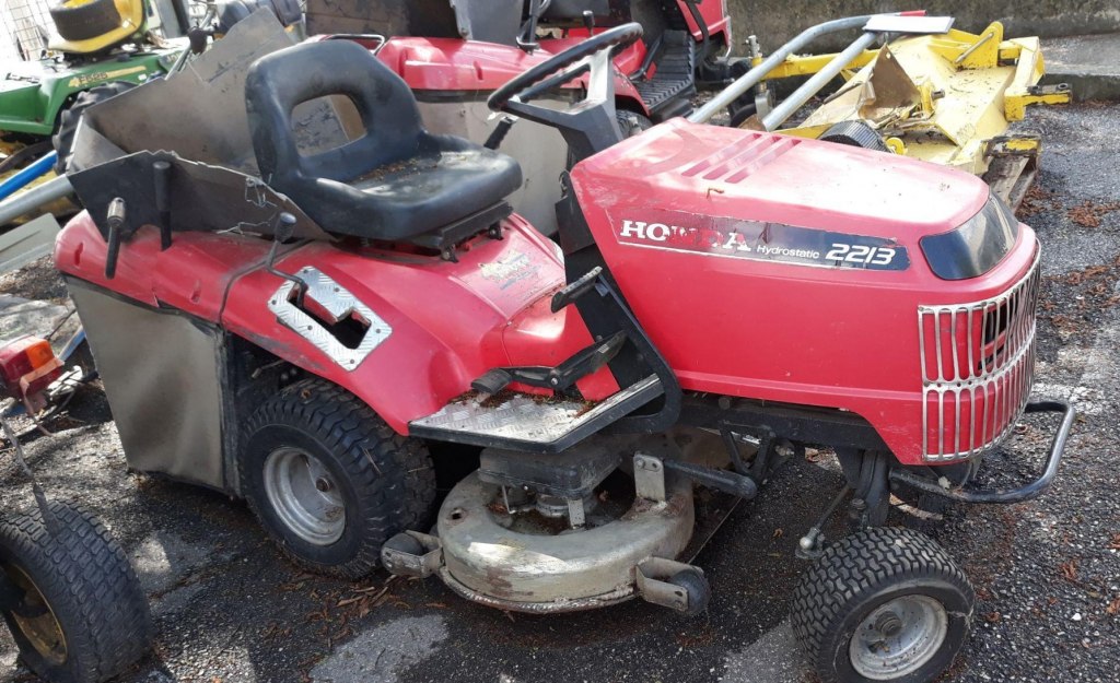 Lot Honda Hydrostatic 2213 rideon mower B Gobid.it