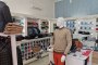 Abbigliamento Vario da Uomo, Accessori e Arredi per Negozio 4