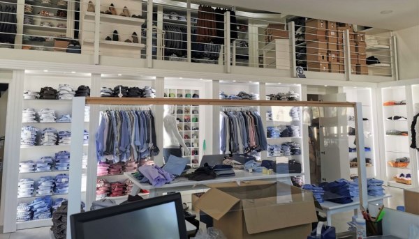 Men's / women's clothing - Shop furnishings - Bank. 1/2021 - Avezzano L.C.