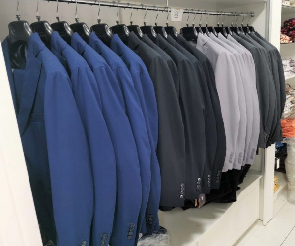 Men's / women's clothing - Shop furnishings - Bank. 1/2021 - Avezzano L.C.