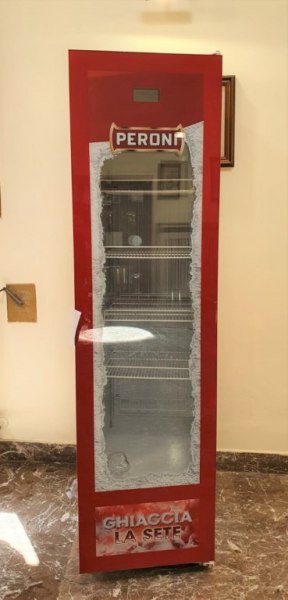 Coffee machine and fridge display cabinets - Cash registers - Bank. 01/2021 - Civitavecchia Law Court-Sale 2