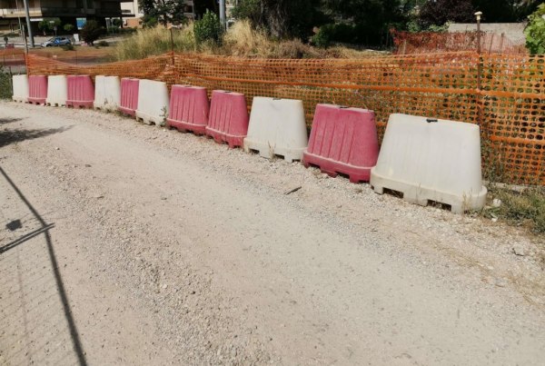 FIAT Hitachi excavator - Construction site fences - Bank. 26/2021 - Terni L.C.