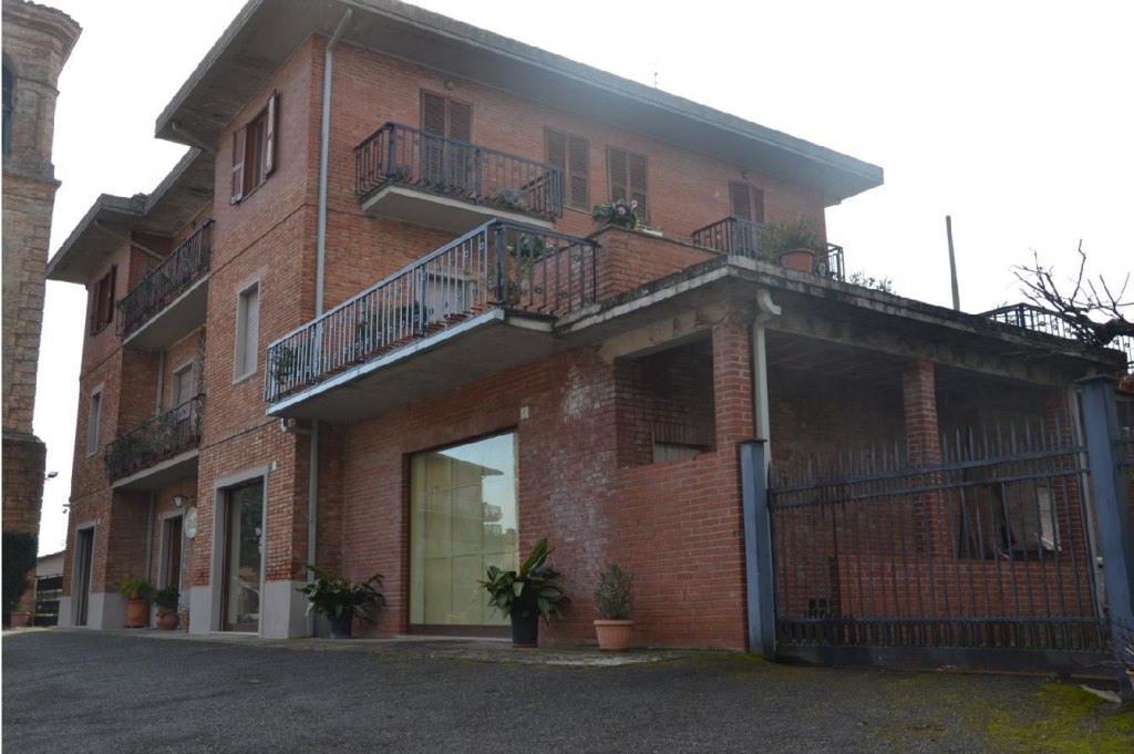 Building of three story lory in Perugia - LOT 1