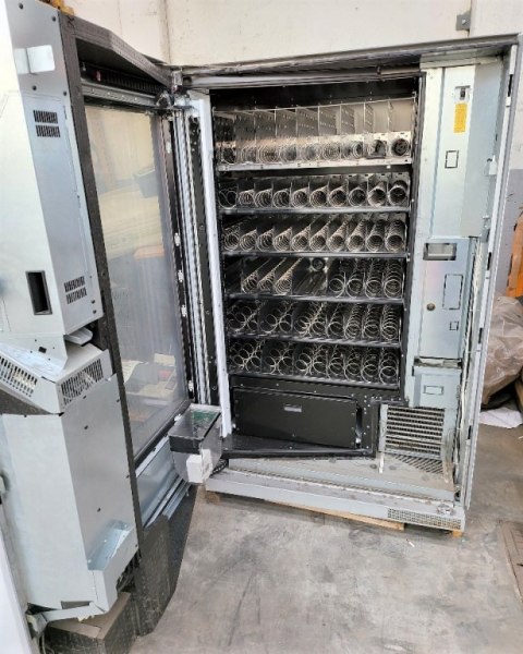 Vending machine - N&W Global Vending - capital goods from leasing