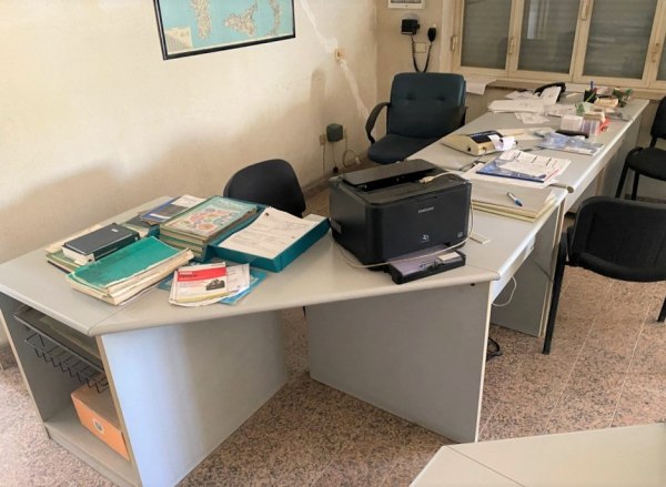 Concrete testing equipment - Compressor and office furniture - Bank.64/2019 - Siracusa L.C. - Sale 5