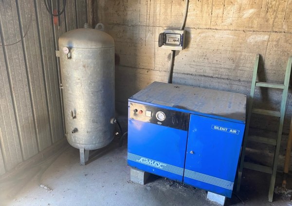 Beton testapparatuur, compressor en kantoorinrichting - Faillissement 64/2019 - Rechtbank van Syracuse - Verkoop 5