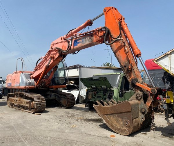 Trattori stradali e rimorchi - Escavatore FIAT Kobelco - Beni Strumentali da Leasing - Intrum Italy S.p.A.