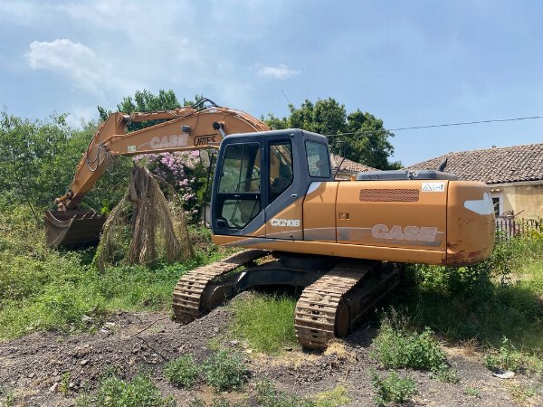 Case excavator and Tecnokar semitrailer - Capital Goods from Leasing - Intrum Italy S.p.A.