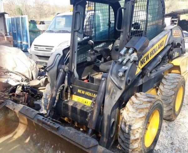Minipala New Holland - Attrezzatura da Cantiere - Fall. 28/2018 Tribunale di Frosinone