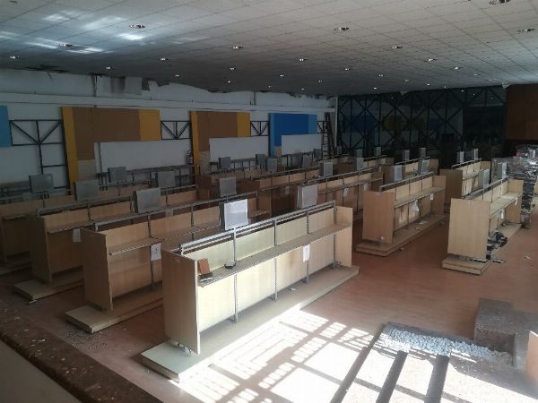 Trade in clothing - vehicles, furniture and equipment - Bank. 5/2020 - Agrigento L.C - Sale 7
