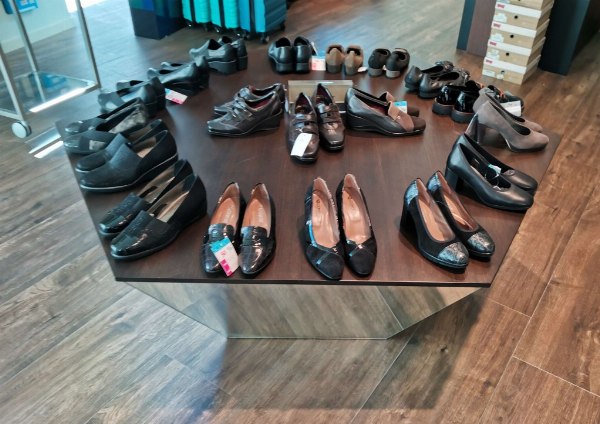 Trade in clothing - vehicles, furniture and equipment - Bank. 5/2020 - Agrigento L.C - Sale 7