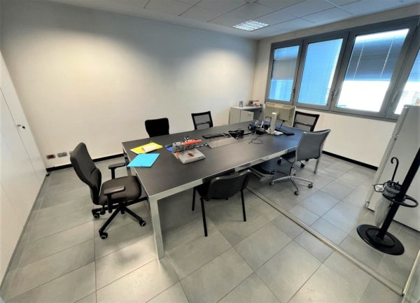 Arredi e attrezzature per ufficio - Con. con Ris. 22/2018 - Trib. di Padova - Vendita 2