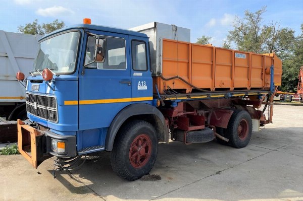 Compactador IVECO e caminhões espalhadores de sal - Falência 6/2020 - Trib. de Veneza - Venda 6