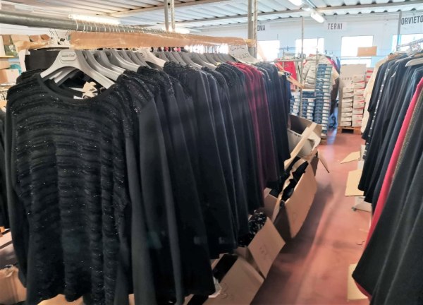 Negozio on on sale line abbigliamento uomo