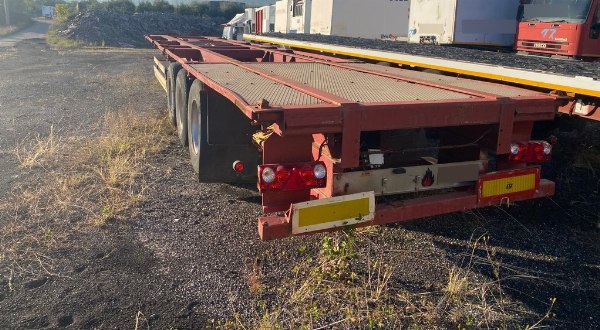 Semi-trailers and Volkswagen Touareg - Private Sale - Sale 2