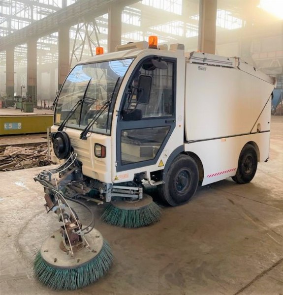 Sicas Millennium NA4M2 sweeper - Genie S-85 platform - Private Sale 