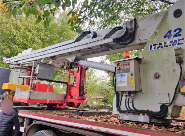 Autocarro con piattaforma aerea - Carrello elevatore - fall 15/2022 - Trib di Velletri - Vendita 2