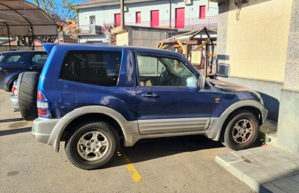 Mitsubishi Pajero V60 and Jaguar X-Type 25 - Bank. 24/2022 - Messina Law Court - Sale 5