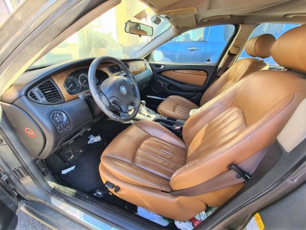 Mitsubishi Pajero V60 and Jaguar X-Type 25 - Bank. 24/2022 - Messina Law Court - Sale 5