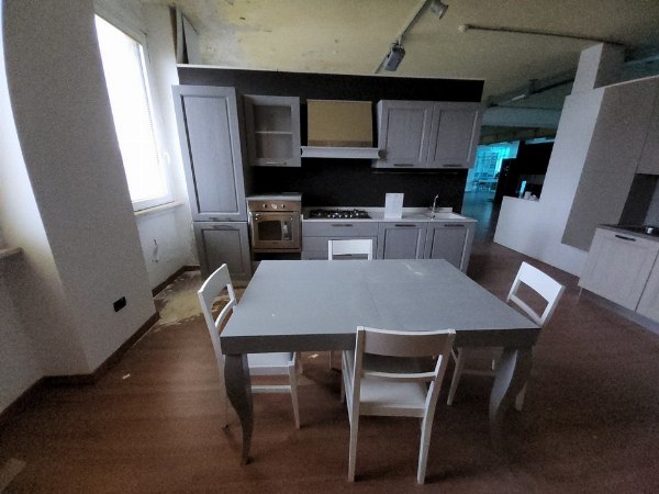 Cucine componibili - Arredi e attrezzature ufficio - Fall. 33/2022 - Trib di Ancona