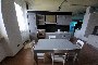 Cucina con Tavolo e 4 Sedie 1