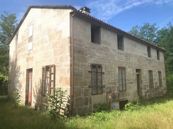 Immobili a Mondariz e Vilagarcia de Arousa - Pontevedra - Spagna - Liquidazione Privata