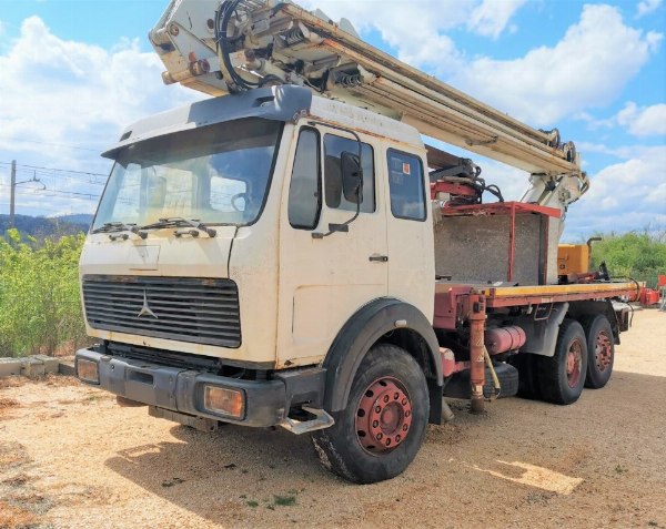 Mercedes truck with italmec platform - Capital Goods from Leasing - Intrum Italy S.p.A.