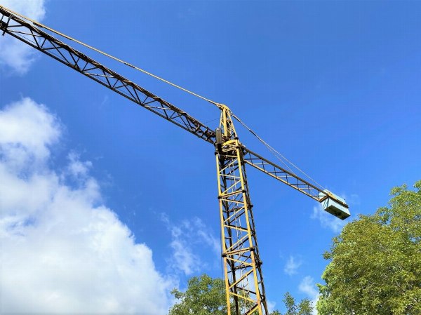 Cisterna, gru e attrezzature per l'edilizia - Con. con Ris. 6/2021 - Trib. di Vicenza - Vendita 3