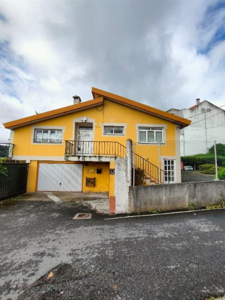 Immobile industriale, villa e terreno edificabile a La Coruña - Spagna - Trib. N. 2 di La Coruña