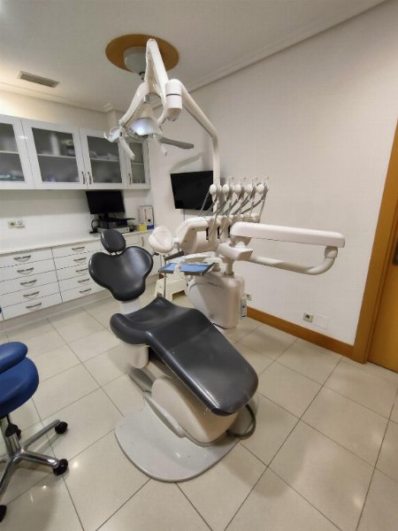 Studio odontoiatrico - Strumenti, arredi e attrezzature informatiche - Tribunale n. 1 di La Coruña