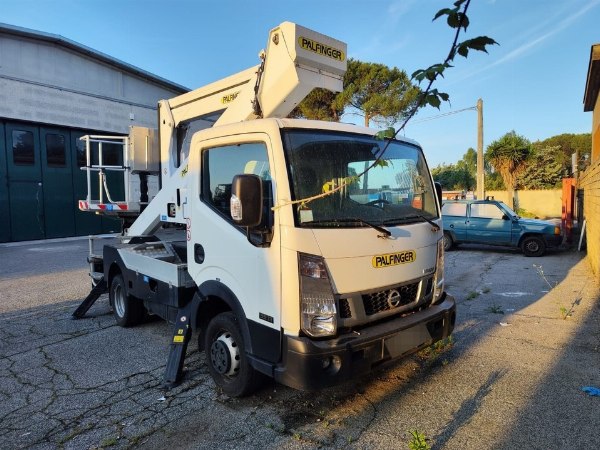 Nissan NT 400 Cabstar con piattaforma - Beni Strumentali da Leasing - Intrum Italy S.p.A 