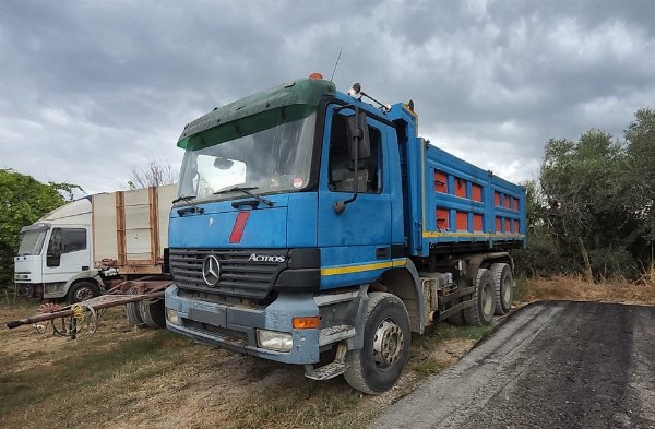 Earthmoving vehicles - Excavator and vans - Bank. 17/2019 - Barcellona Pozzo di Gotto L.C. 