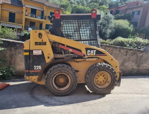 Earthmoving vehicles - Excavator and vans - Bank. 17/2019 - Barcellona Pozzo di Gotto L.C. 