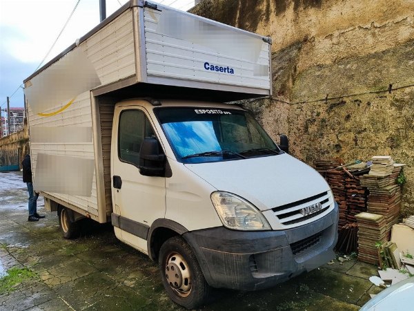 Piattaforma elevarice e automezzi - Magazzino arredi per la casa - C.P.LO. n. 5/2020 - Tribunale di Santa Maria Capua Vetere