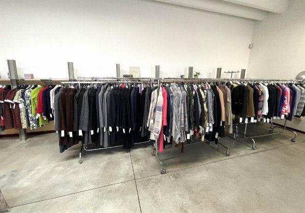 N. 596 Items of various types of clothing - Judical Clearance n. 29/2023 - Rovigo Law Court