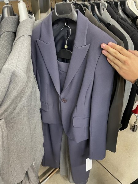 N. 596 Items of various types of clothing - Judical Clearance n. 29/2023 - Rovigo Law Court
