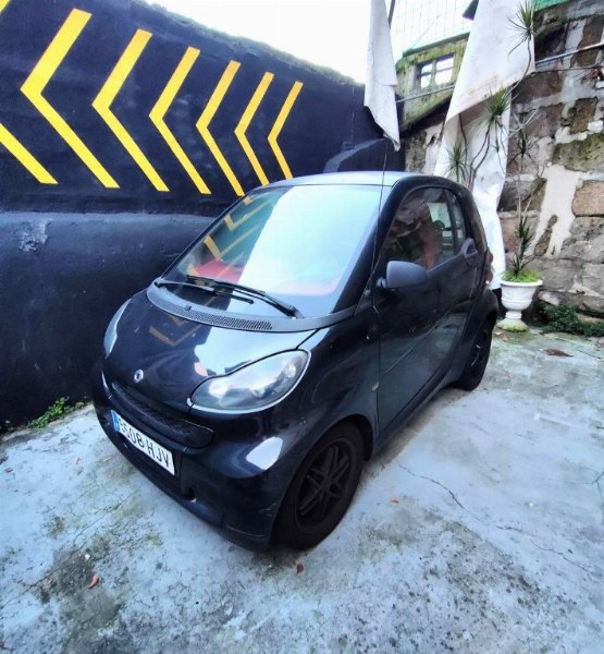 Attrezzature e materiali per centro sportivo e veicolo Smart - Vigo