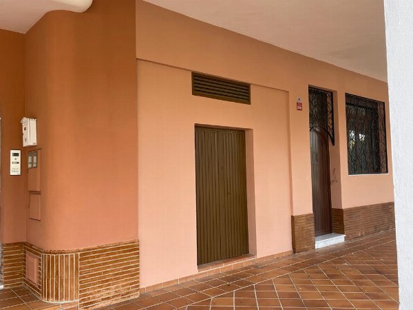 Industrial warehouse and commercial premises in Seville - Law Court No. 2 of Seville