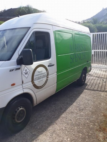 Stock of clothing, furniture and Volkswagen van - Law Court No. 1 of Santa Cruz de Tenerife