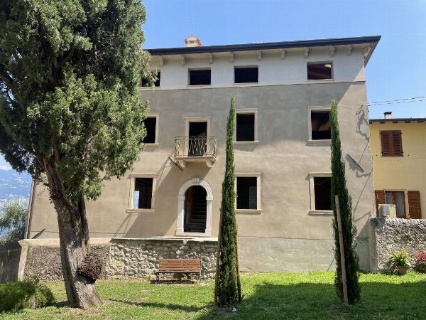 GARDA EST - Fabbricato storico in corso di ristrutturazione a Malcesine (VR)